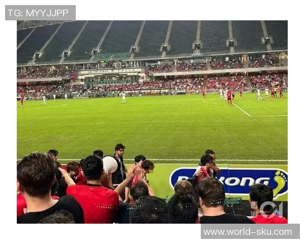 足球球星因涉嫌违法被警方拘捕 引发社会广泛关注与讨论